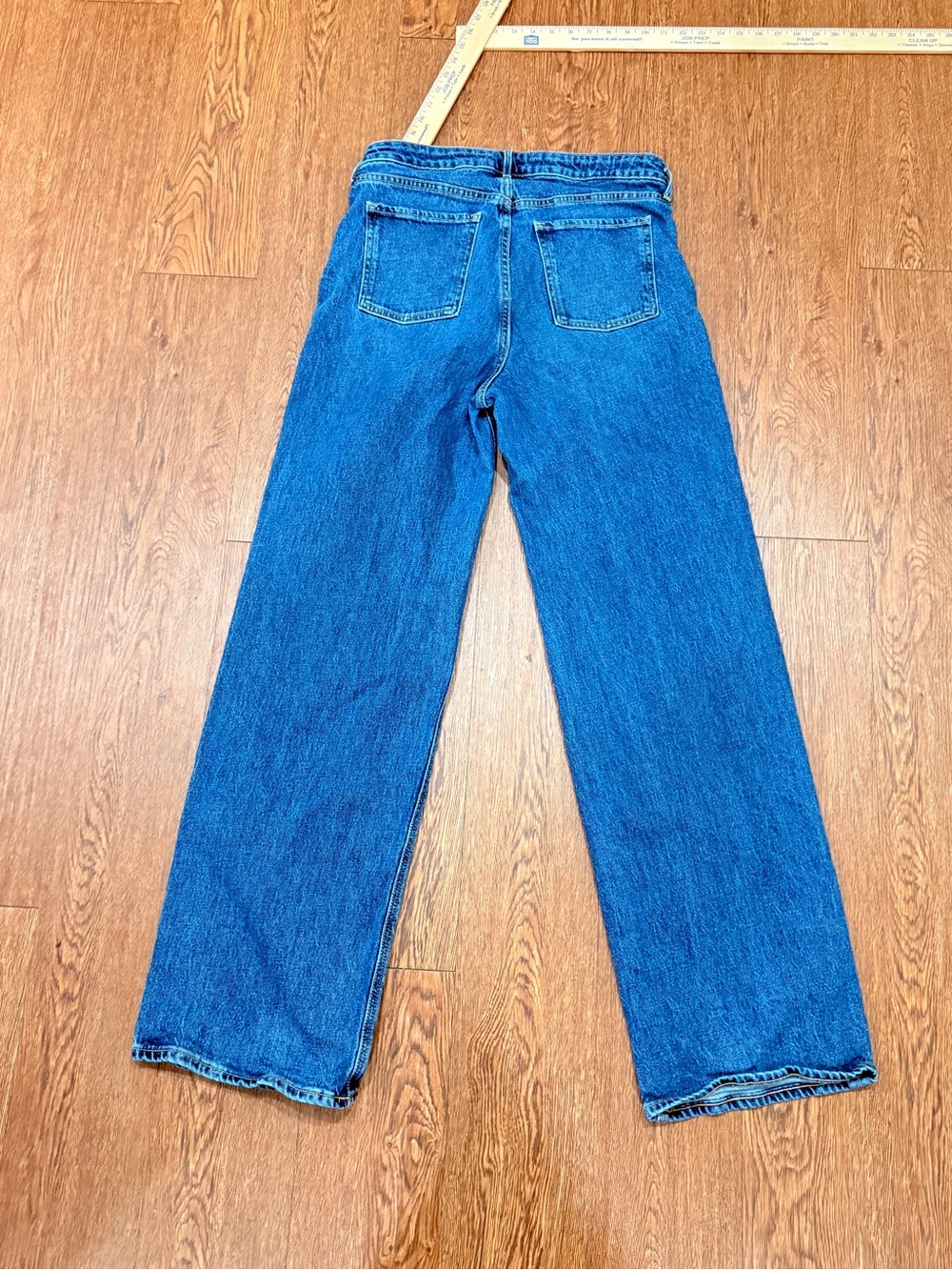 Old Navy Women's Straight-Leg Jeans in Medium Blue Wash - Picture 7 of 9